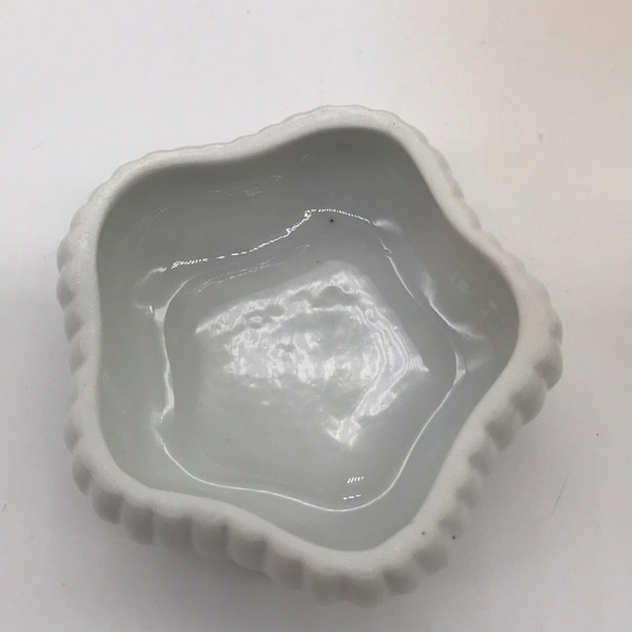 Beautiful Turtle Doves with Rose wedding ring box - Picture 6 of 8